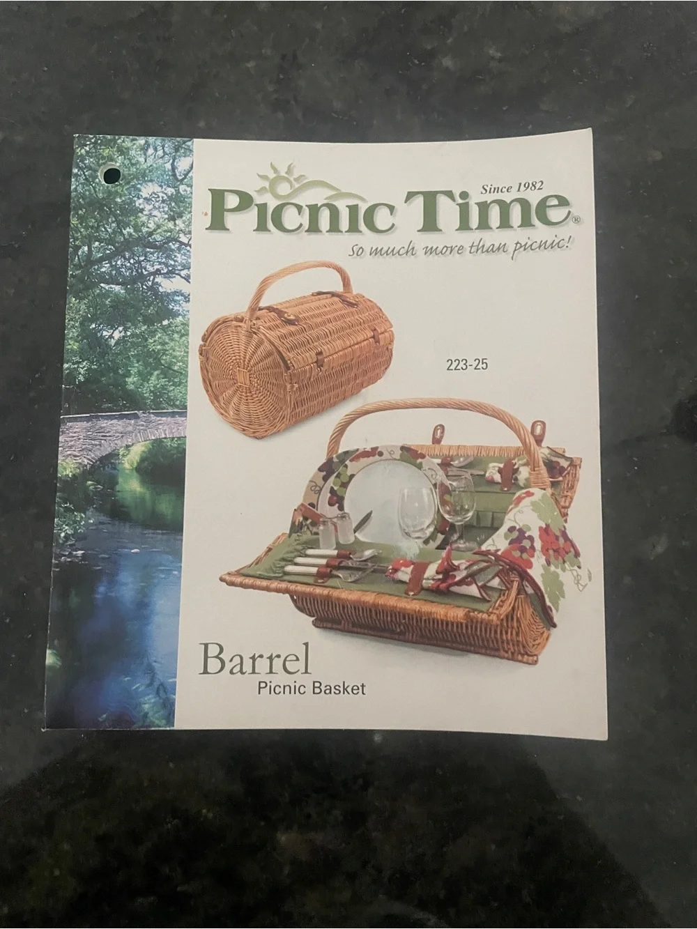 Deluxe Wicker Picnic Basket Romantic picnic set for 2